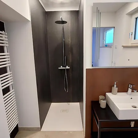 Over The Castle アパート